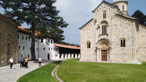 САД ВРШЕ ПРИТИСАК НА ПРИШТИНУ ЗБОГ ДЕЧАНА: Палмер тражи да се спроведе одлука о враћању имовине манастиру