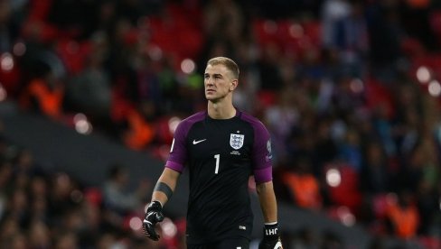 ŠTA TI DEČKO GLEDAŠ?  DŽo Hart bio na klupi, ali nije shvatio da je Totenhem ispao od Dinama (FOTO)