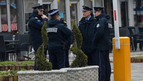 ODNELI 10 MILIONA DINARA I ŠEST HILJADA EVRA: Pljačka banke u Zubinom Potoku, maskirani napadači pobegli