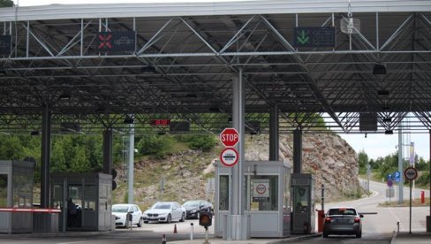 ЗБУЊУЈУЋЕ: Црна Гора отворила границе, али због одлуке туристи у неверици