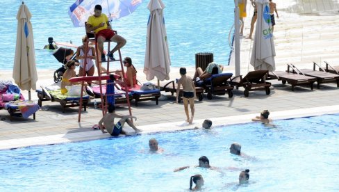 НА БАЗЕНЕ БЕСПЛАТНО ОД ПОДНЕ: Подела картица за београдска пливалишта током целе летње сезоне