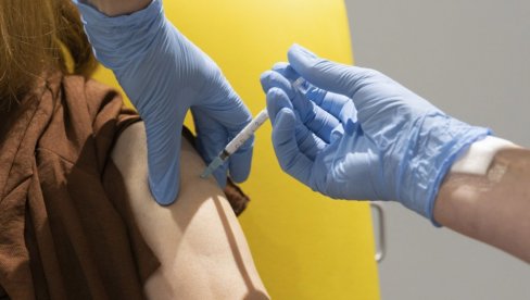 IZVEŠTAJ BRITANSKIH NAUČNIKA: Vakcina neće vratiti život u normalu na proleće