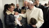 IZ PANDEMIJE MORAMO IZAĆI BOLJI: Papa kaže da bogati ne mogu imati prioritet za vakcinu, siromašnima je potrebna pomoć