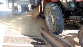 НА МЕСТУ ОСТАО МРТАВ: Тракториста настрадао због превртања код Сурдулице