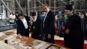 ЛИЧНИ ПОКЛОН ПАТРИЈАРХА ИРИНЕЈА: Председник добио икону Светог Саве и посебну ракију из Жупе