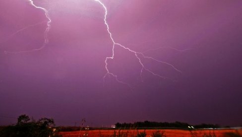 ГРМЉАВИНСКИ ОБЛАЦИ ИМАЈУ РАЗОРНУ СНАГУ: Климатолог објашњава зашто супер олује тако дуго трају