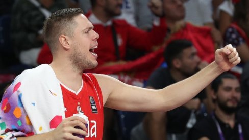 ВЕЛИКИ ЈЕ ЧОВЕК ВЛАДИМИР ШТИМАЦ: Српски кошаркаш даје дрес из Ћингдао на аукцију како би помогао лечење дечака