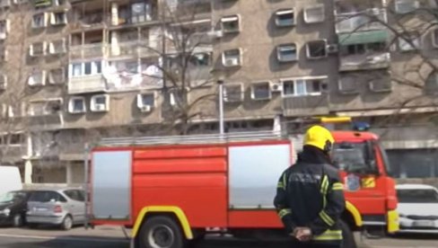 VATROGASCI IZ RUŠEVINA IZVUKLI TELO: Novi detalji eksplozije u stanu u Zemunu, žena prevezena u bolnicu