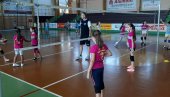DANI ODBOJKE U MODRIČI: Deca oduševljena treninzima sa “Partizanovcima”