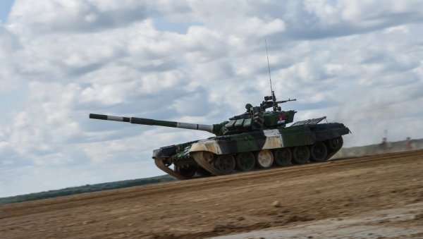 У СРБИЈУ СТИЖЕ 30 ТЕНКОВА Т72Б3: Ево шта све могу руски тенкови и које су предности у односу на домаћи М84 (ВИДЕО)