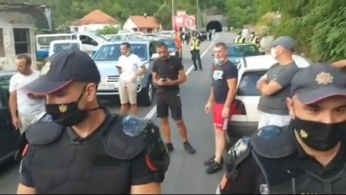 NASTAVLJAJU SA PRITISCIMA: Crnogorska policija zatvara puteve ka Podgorici zbog auto-litija, pretresaju i legitimišu putnike (VIDEO)