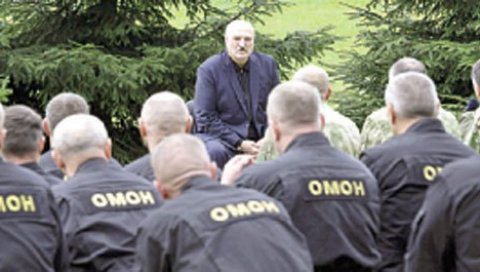 ПРЕДСЕДНИК БЕЛОРУСИЈЕ МЕЊА ТАКТИКУ Лукашенко наредио: Ставите катанце!