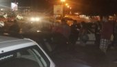 U BERANAMA POSLE LITIJE: Privedeni humanitarci iz Beograda i Banjaluke, narod se okuplja pred zgradom policije