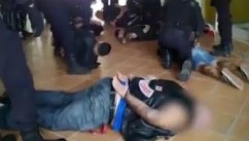 NAORUŽANI DO ZUBA IM ULETELI U JAZBINU: Pogledajte kako je uhapšen srpski Pink panter (VIDEO)