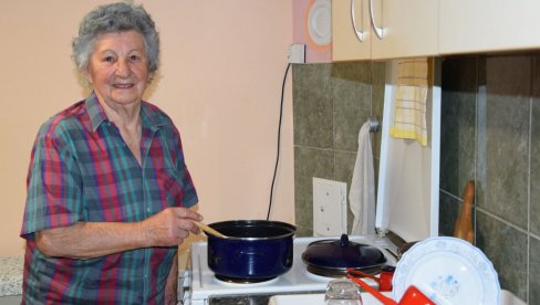 STANIKA ZAČINILA TRPEZE DIPLOMATA: Kuvarica, iz Tečića kod Rekovca, tri decenije kulinarskim umećem oduševljavala ambasadore