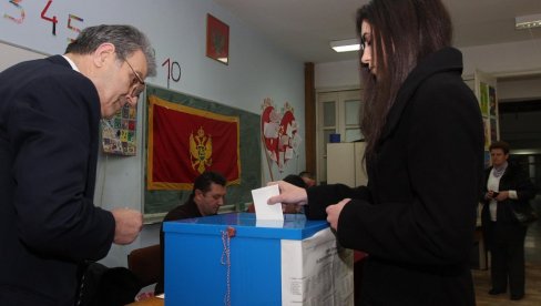 МИЛО УВОЗИ 8.000 ДУПЛИХ ГЛАСАЧА:  Опозиција упозорава да режим у Црној Гори припрема малверзације уочи изборног окршаја у недељу