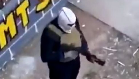 ŠOKANTNI SNIMCI UZNEMIRILI FRANCUSKU: Naoružani banditi zavladali ulicama, prodaju drogu kao bombone (VIDEO)