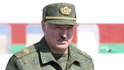 ИЗБАЦИЛИ СУ ЈЕ ИЗ КОЛА И ПОБЕГЛИ: Лукашенко о хапшењу опозиционарке Колесњикове приликом бега у Украјину