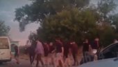 SNIMAK NAPADA NA AUTOBUS U HARKOVU: Bivši militanti Azova pucali na vozilo i tukli političke protivnike (VIDEO)