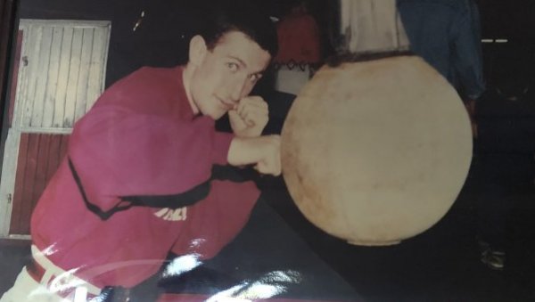 ЛАЖНО СВЕДОЧИО ДА ЗАШТИТИ БРАТА? Истрага против ненада Микетића, близанца осуђеног за убиство кик-боксера 1997. испред Маракане