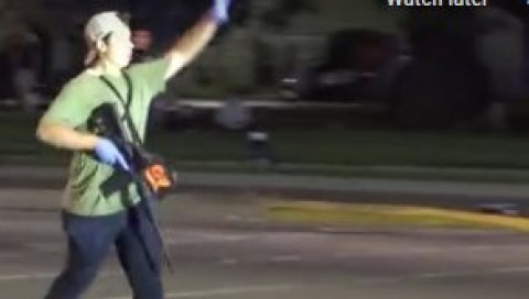 ОПТУЖЕН ЗА УБИСТВА ОБОЖАВА ОРУЖЈЕ, ОПСЕДНУТ ЈЕ ПОЛИЦИЈОМ: Ко је тинејџер (17) који је отворио ватру на демонстранте у Висконсину? (ВИДЕО)