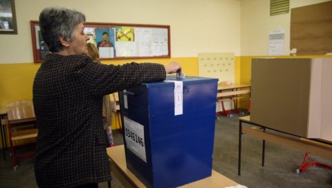 У ЧАЈНИЧУ СА 2.000 БИРАЧА: У изборну трку ушло 18 партија и пет начелника