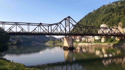 ОД ПОНЕДЕЉКА ЗАТВОРЕН ПРЕЛАЗ НА МАЛОМ ЗВОРНИКУ: Ради се реконструкција моста преко Дрине