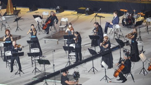 “NOĆ MUZIKE” PREKINULA TIŠINU: Na stadionu Tašmajdan počela trodnevna manifestacija klasičnih melodija