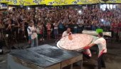 ČUVANJE TRADICIJE UPRKOS KORONI: Turistička organizacija simbolično obeležila vreme održavanja Roštiljijade u Leskovcu