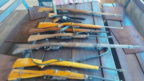 НОВА РЕЖИРАНА ХАЈКА МИЛОВИХ ВЛАСТИ: Праве аферу због праисторијског оружја, трофејни карабини су велика опасност