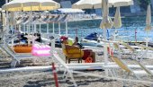 УТОПИО СЕ СРБИН (30) У БУДВИ: Огромни таласи га повукли у смрт - Очевици извукли тело