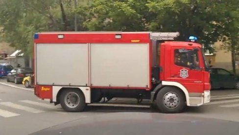 ŠTA SE DEŠAVA ISPRED SKUPŠTINE U PODGORICI: Kolona vatrogasnih vozila stigla ispred državnih ustanova