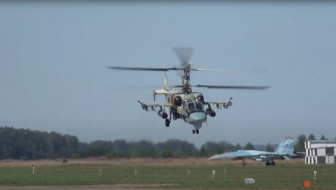 УДАРИ НОЋНОГ ЛОВЦА И АЛИГАТОРА: Нови снимак дејства руских хеликоптера, борбени летови тик изнад земље (ВИДЕО)