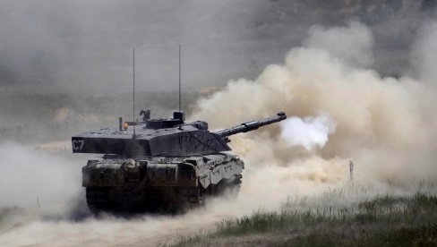 ШОК У ВЕЛИКОЈ БРИТАНИЈИ: Само 40 „краљевских“ тенкова спремних за борбу против Русије (ВИДЕО)