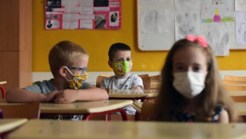 У КЛУПАМА 66.000 ПРВАКА: Школска година почела нетипично, али за сада без било каквих проблема (ФОТО)