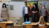 VUČEVIĆ U OBNOVLJENOJ ŠKOLI U FUTOGU: 98 odsto novosadske dece nastavu prate u školskim klupama