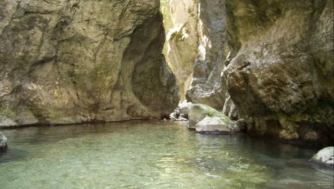 ДРАМА У ЦРНОЈ ГОРИ: Почела акција спасавања - мушкарац заглављен у кањону Невидио