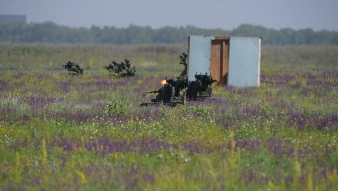 ИМАЋЕМО БРИГАДЕ РОБОТА У ВОЈСЦИ Вучић: За годину дана биће то друга слика