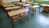 ZBOG KOVIDA 19 U KLUPAMA „NOVI ĐACI: U školi u Keniji pilići zamenili učenike
