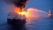 ПРЕТИ ВЕЛИКА ЕКОЛОШКА КАТАСТРОФА: Гори танкер са 270.000 тона нафте, брод у пламену је темпирана бомба (ФОТО)