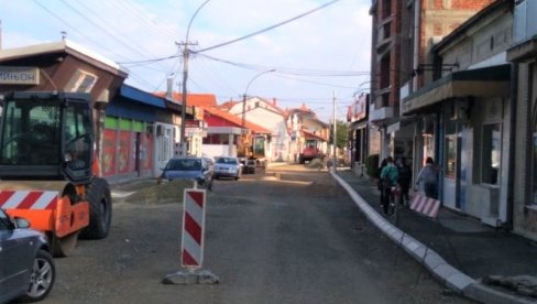 BIĆE GOTOVO U ROKU: Rekonstrukcija ulice i trotoara u centru grada
