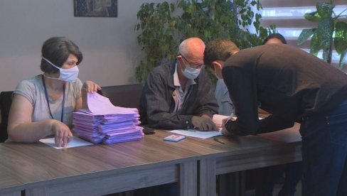 BIRALIŠTA U ŠAPCU OTVORENA NA VREME: Održavaju se ponovljeni lokalni izbori na 27 biračkih mesta