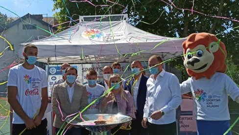 БИРЧЕВИЋ ДОВЕО ИГРЕ У ЛАЗАРЕВАЦ: Кошаркашки репрезентативац у дружењу са младима