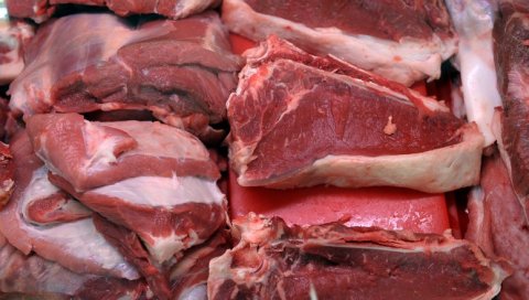 БЕЗ СЛАВА И ПРОСЛАВА НЕМА НИ ПОТРОШЊЕ: Српски сточари упозоравају да их унишатава велики увоз свињског меса из ЕУ