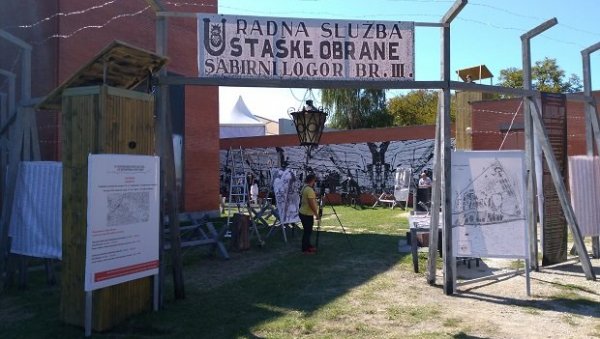 ДА СЕ НЕ УМАЊЕ УСТАШКИ ЗЛОЧИНИ У ЛОГОРУ СМРТИ: У Спомен-парку у крагујевачким Шумарицама отворена изложба Јасеновац - право на незаборав