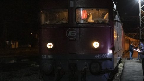 PUTNIKE PREVEZLI AUTOBUSIMA: Teretni voz iskočio iz šina kod Podgorice, železnički saobraćaj u prekidu