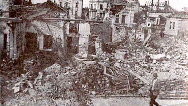 СЕЋАЊЕ НА САВЕЗНИЧКО БОМБАРДОВАЊЕ ГРАДА: Дан када је центар Лесковца тепих бомбама сравњен са земљом (ФОТО)