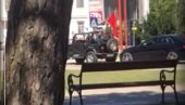 (ВИДЕО) КОМИТЕ ШЕНЛУЧЕ У НИКШИЋУ: У сред дана особа из џипа са државном заставом Црне Горе пуца у ваздух