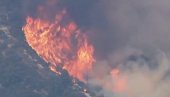U PLAMENU HEKTARI ŠUMA, EVAKUIŠU LJUDE HELIKOPTERIMA: U Kaliforniji proglašeno vanredno stanje zbog požara, stradalo osam osoba