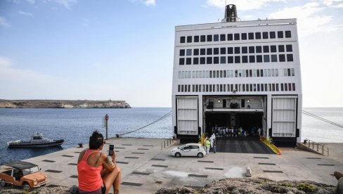 ДЕСАНТ МИГРАНАТА НА ИТАЛИЈУ: Више од 50.000 људи чека да заплови из Либије, а ЕУ се прави мртва